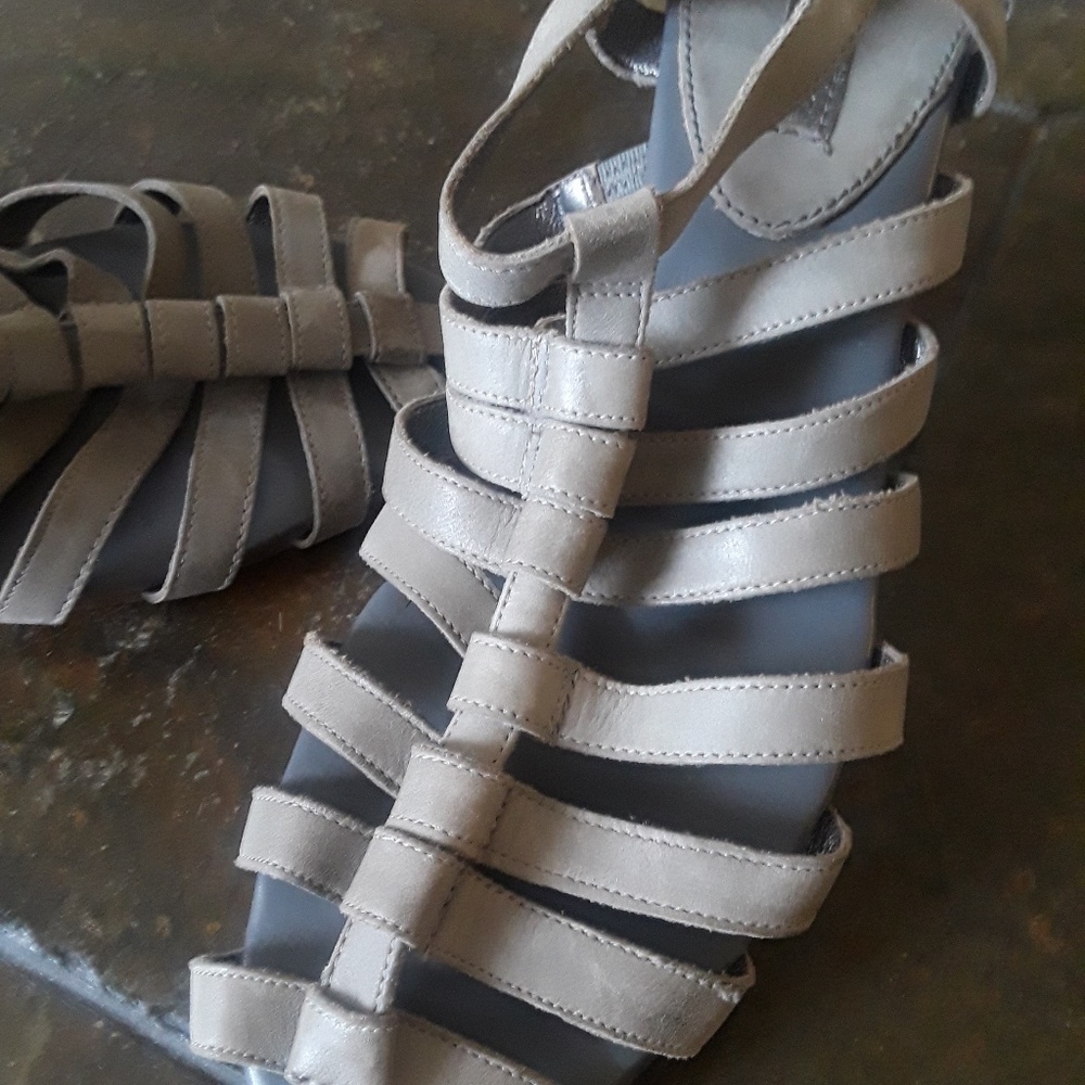 Shoes - Picture 3 of 8